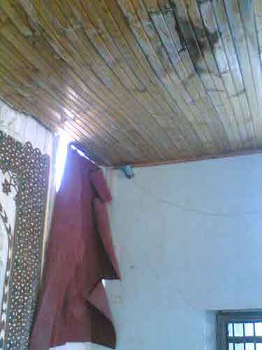 سقف خراب بنای ورودی