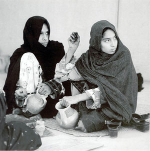 زنان در حال ساخت سفال کلپورگان